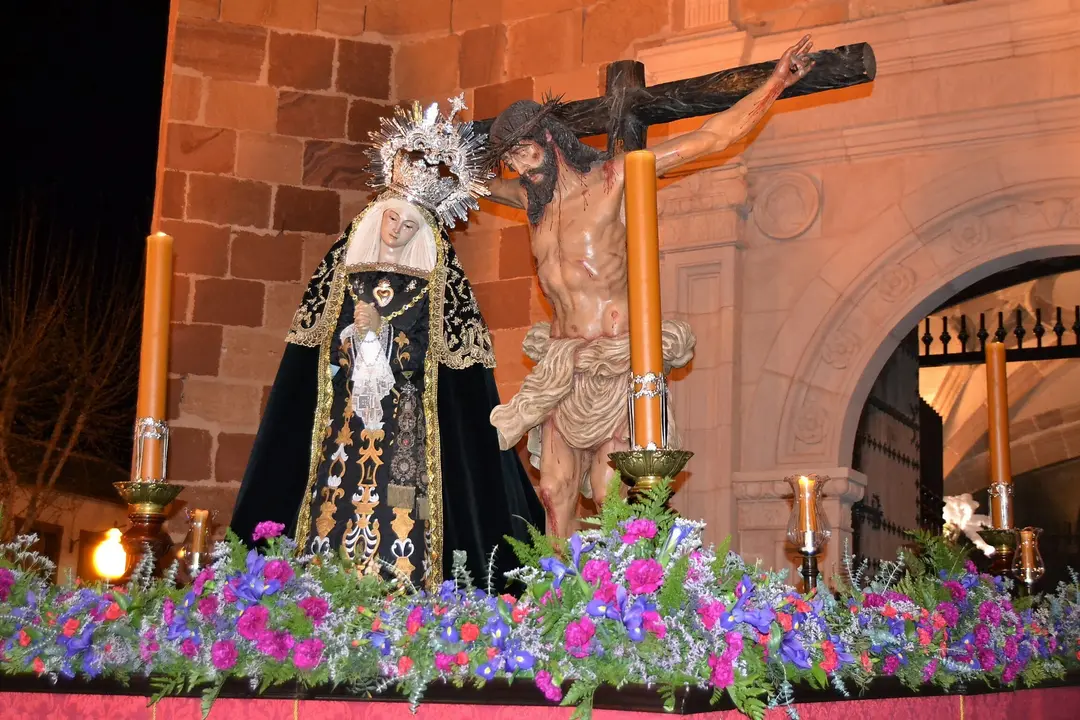 martes santo 2023 procesi&oacute;n de los estudiantes