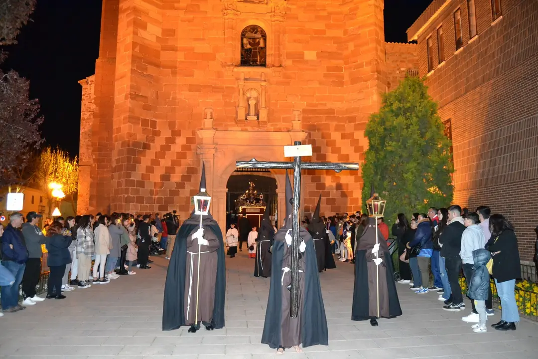 martes santo 2023 procesi&oacute;n de los estudiantes (23)