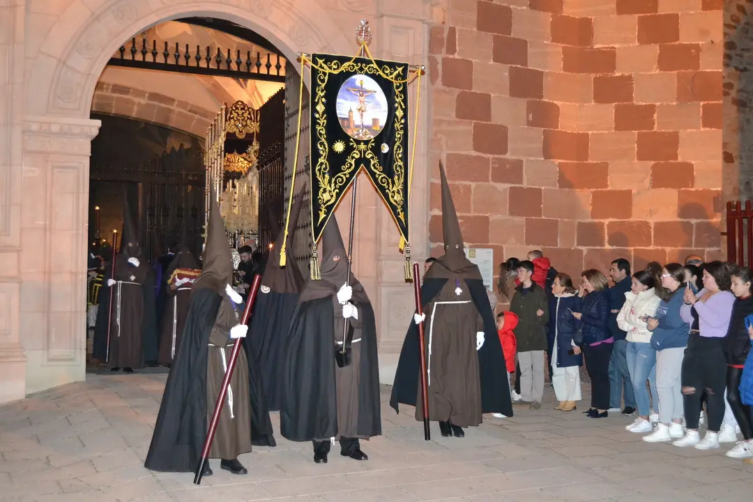 martes santo 2023 procesi&oacute;n de los estudiantes (35)