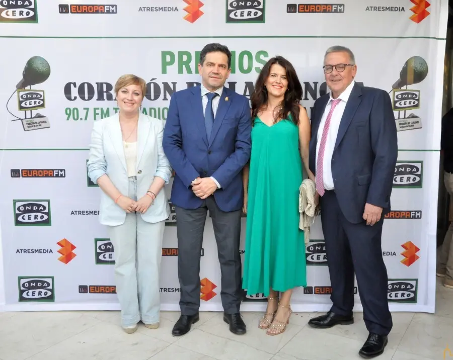 ee16eacb2ab3f2b8582859b8cc34ab8e_2_XL