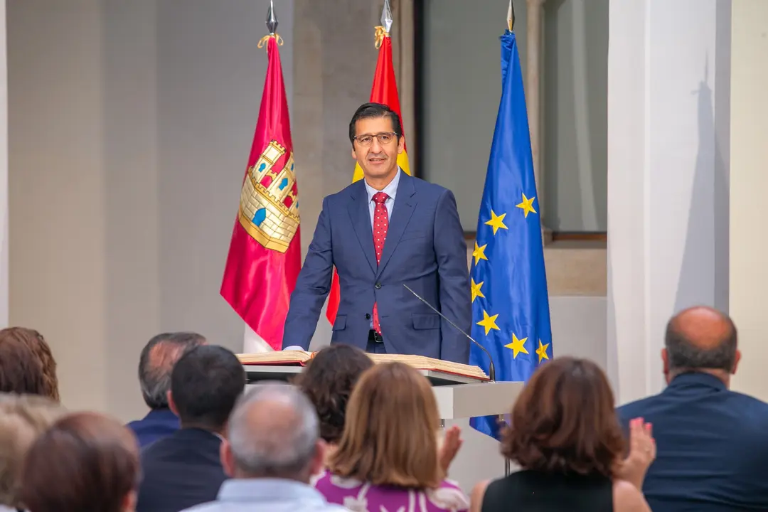 Toledo, 11 de julio de 2023.- El presidente de Castilla-La Mancha, Emiliano Garc&iacute;a-Page, preside acto de toma de posesi&oacute;n de los consejeros del nuevo ejecutivo auton&oacute;mico. (Fotos: A. P&eacute;rez Herrera // JCCM)