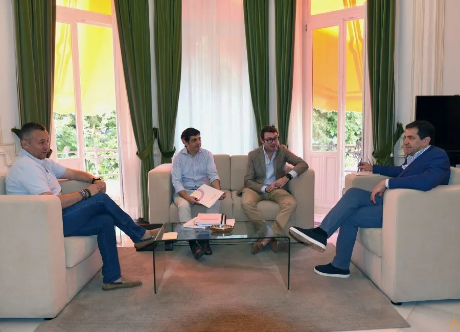 8f316ac48e41dc8633e89a01554f58d5_2_XL