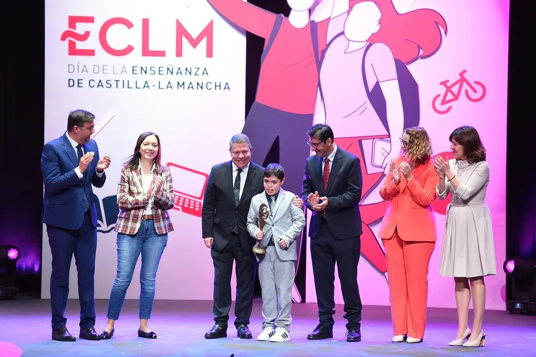 acto-institucional-del-da-de-la-enseanza_53336526137_o