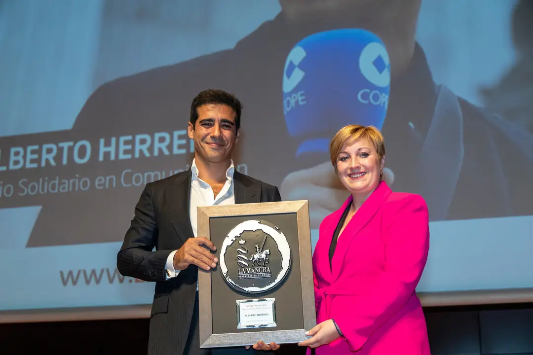 Alberto Herrera, Premio Solidario 2023 en 'Comunicaci&oacute;n' - copia