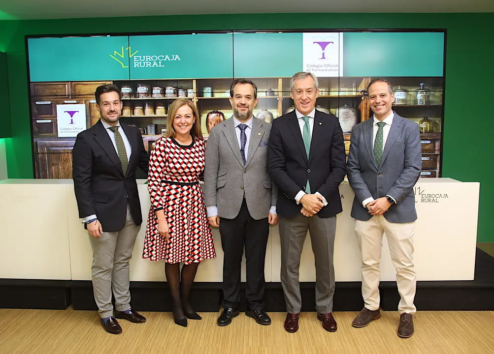 20231205 FOTO FAMILIA CONVENIO COLEGIO FARMAC&Eacute;UTICOS TOLEDO