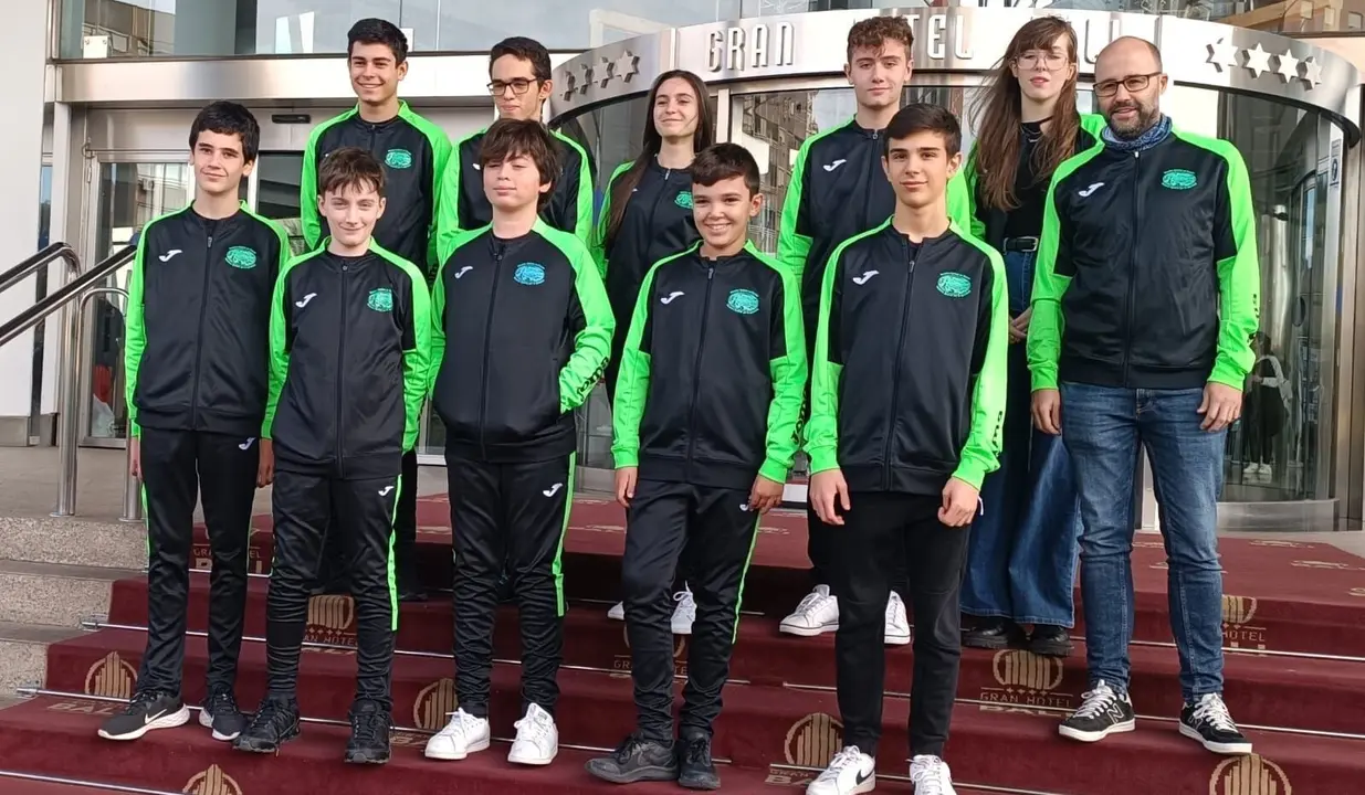 1 JUGADORES Y ENTRENADORES