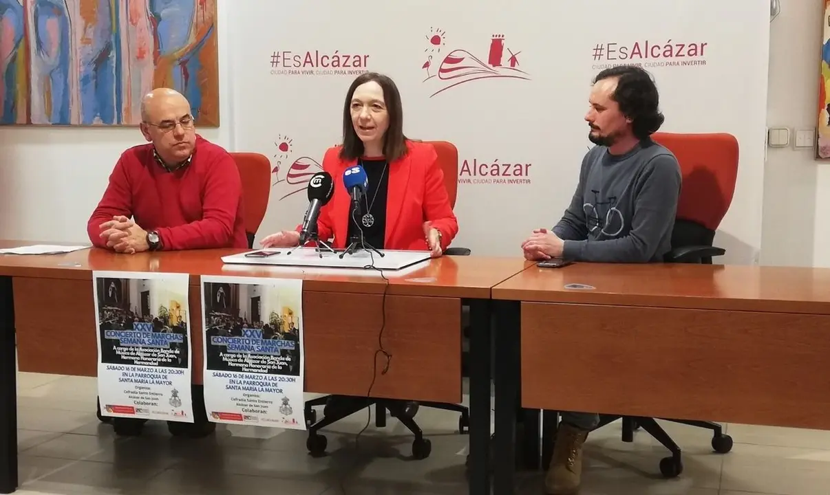 Rafael Quir&oacute;s, Rosa Melchor y Jorge Rom&aacute;n, en la rueda de prensa