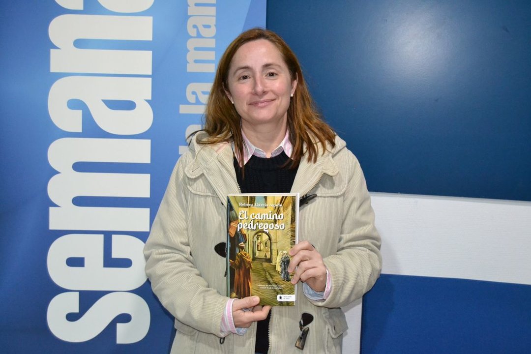 Rebeca García Agudo presenta su primer libro "Camino pedregoso", una novela sobre el Marruecos colonial basada en la historia real de su familia política