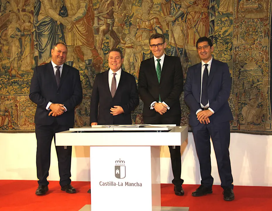 20240222 FOTOGRAF&Iacute;A FAMILIA FIRMA DG EUROCAJA RURAL Y RESPONSABLES JCCM