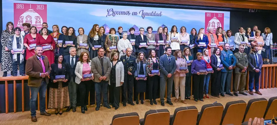 f8c1ec925a18c92698c05bff8c327469_XL