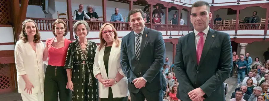 20f470fff63d5a3af8846bd8cab92312_XL