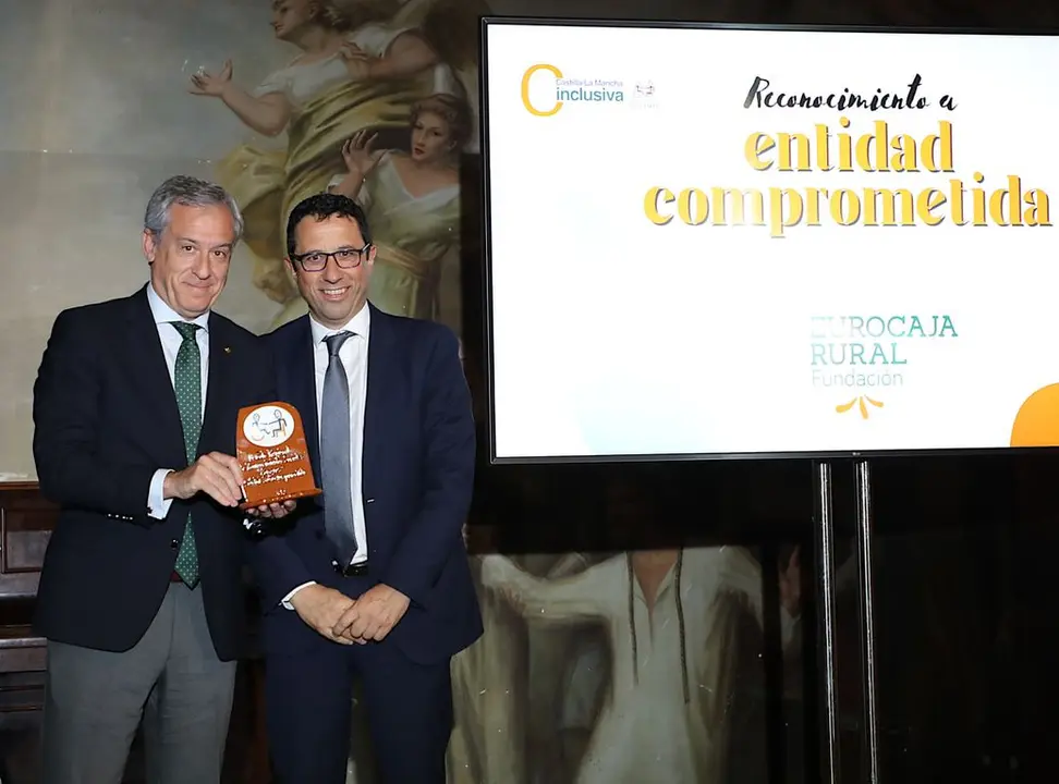 20240521 FOTOGRAF&Iacute;A ENTREGA RECONOCIMIENTO FUNDACI&Oacute;N EUROCAJA RURAL