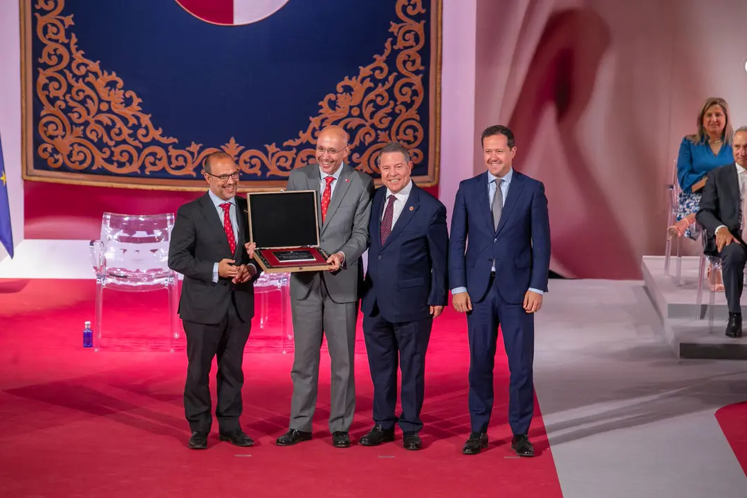 Toledo, 31 de mayo de 2024.- El jefe del Ejecutivo auton&oacute;mico, Emiliano Garc&iacute;a-Page, preside el acto institucional del D&iacute;a de Castilla-La Mancha que se celebra en el Palacio de Congresos &acute;El Greco&acute;. (Fotos:  A. P&eacute;rez Herrera //  JCCM)
