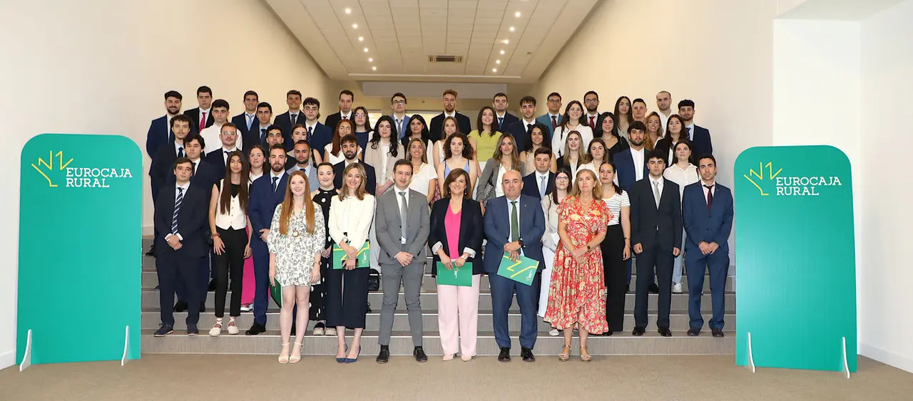 20240701 FOTOGRAF&Iacute;A FAMILIA ACTO BIENVENIDA ALUMNOS PR&Aacute;CTICAS