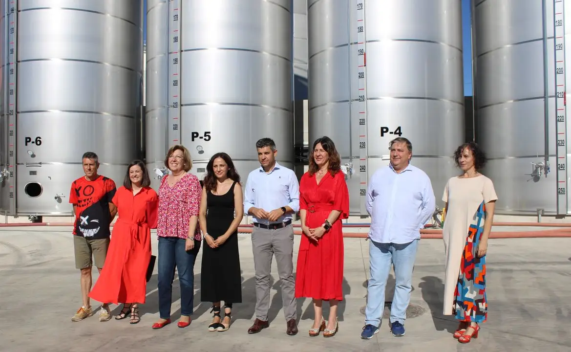 Blanca Fern&aacute;ndez visita a bodega