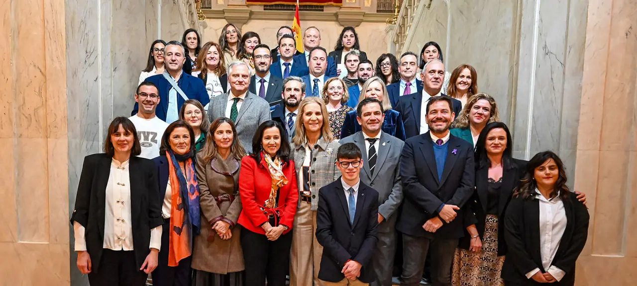 40c0ab0503e2c8d4bcdb9156f95a5ba9_XL