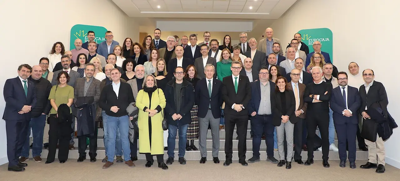 20241210 FOTO FAMILIA NAVIDAD EUROCAJA RURAL Y MEDIOS DE COMUNICACI&Oacute;N