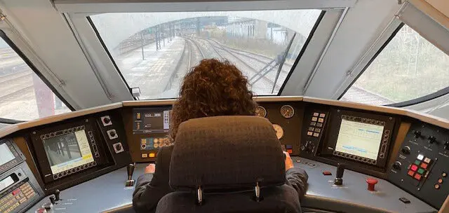 2-cabina-maquinista-renfe