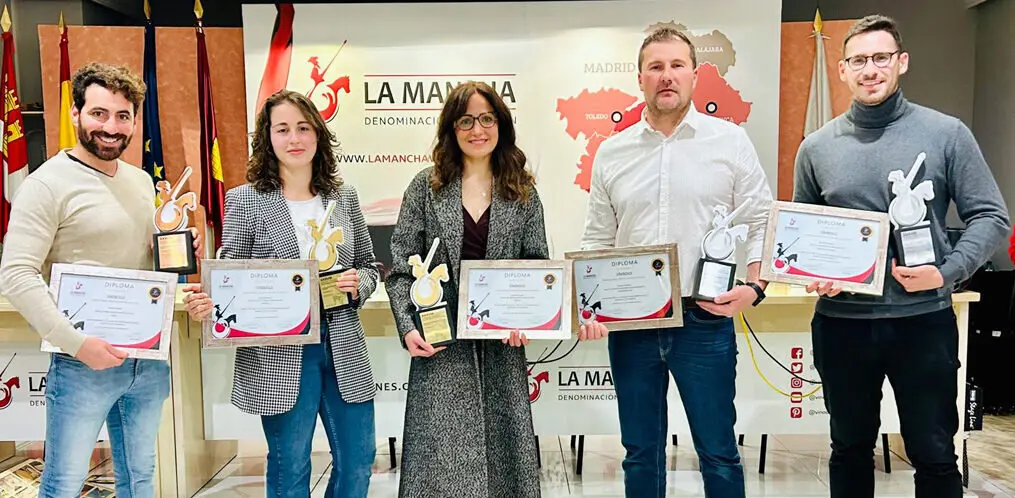 Simbolo-Premios-DO-e1741289888168