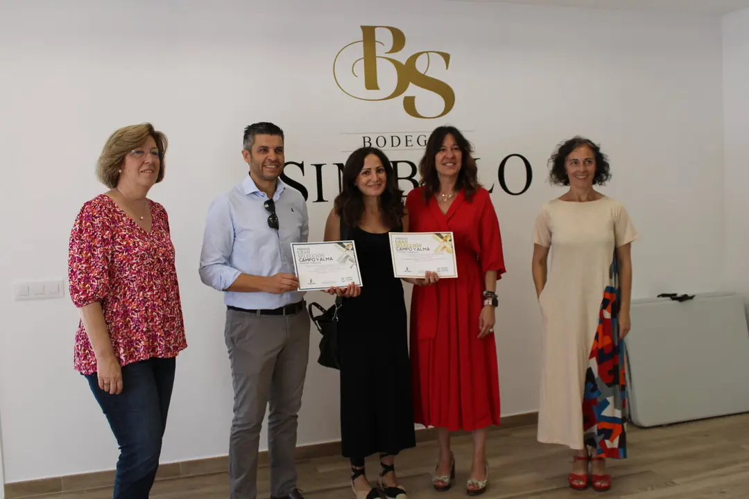 Visita Bodegas S&iacute;mbolo (archivo)