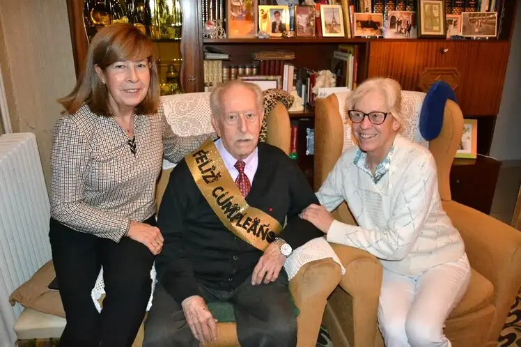 SE&Ntilde;OR 100 A&Ntilde;OS