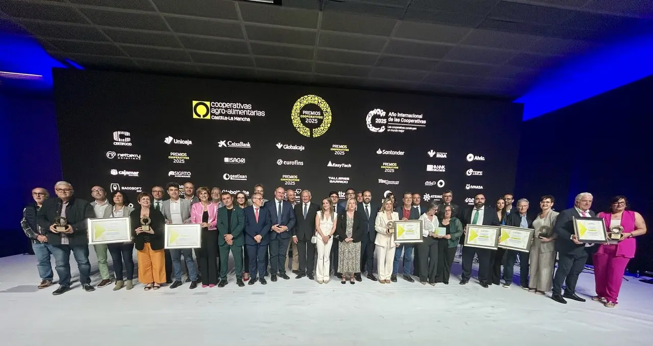 FOTO FAMILIA PREMIOS COOPERATIVOS 2025 - 
