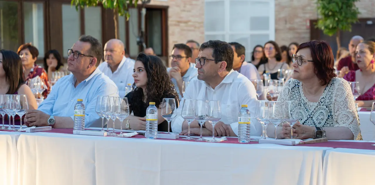 e61b2ad1b1d6a11e4904c66901921ce9_XL