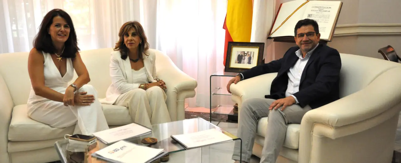 f7bd1aef1952105781bbc1bf8a50d0be_XL