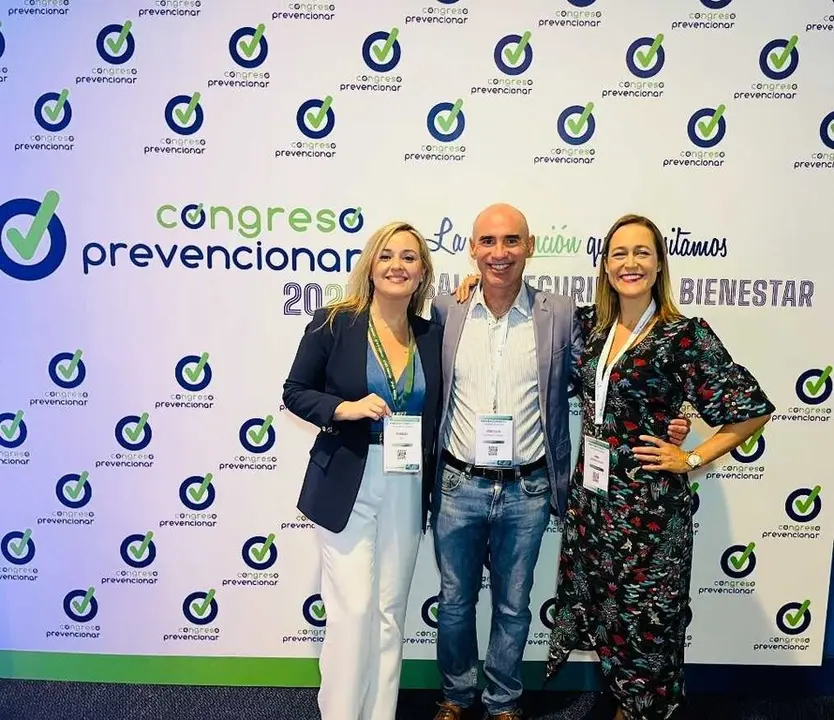 Imagen Jose Luis Martinez con Ana Serrano y Raquel Bou en V Congreso Prevencionar
