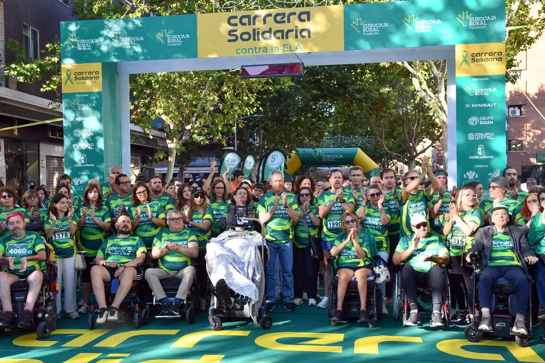 20251005 FOTO FAMILIA CARRERA SOLIDARIA CONTRA LA ELA