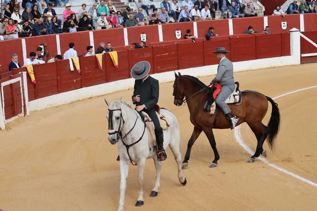 564202258_1237849931703662_1520245565844681072_n - copia