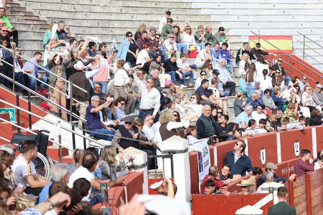 564219898_1237850058370316_2189274291571460288_n - copia