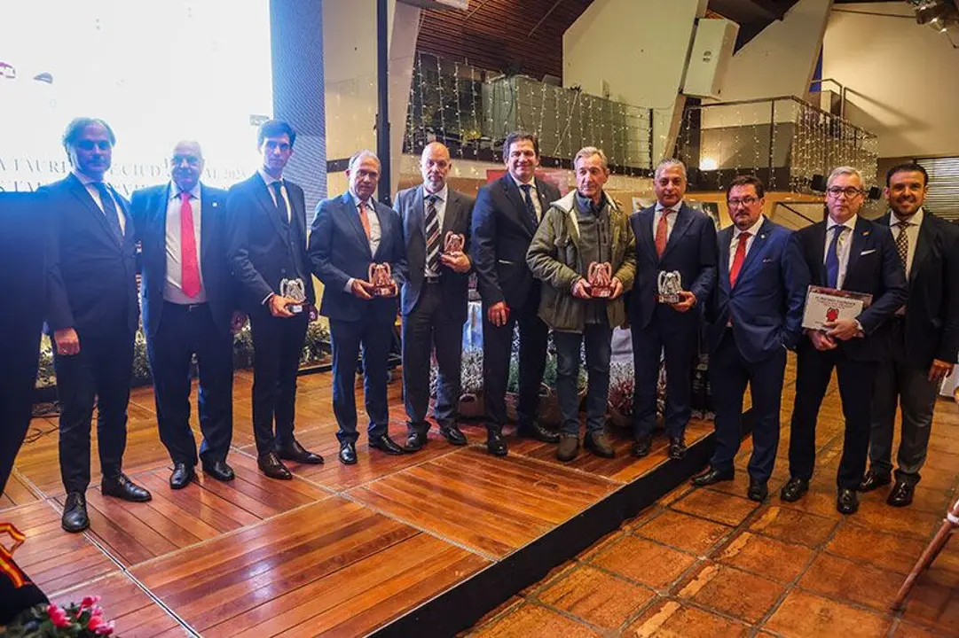 24fb7b7ee1be4802425fa21400981534_3_XL