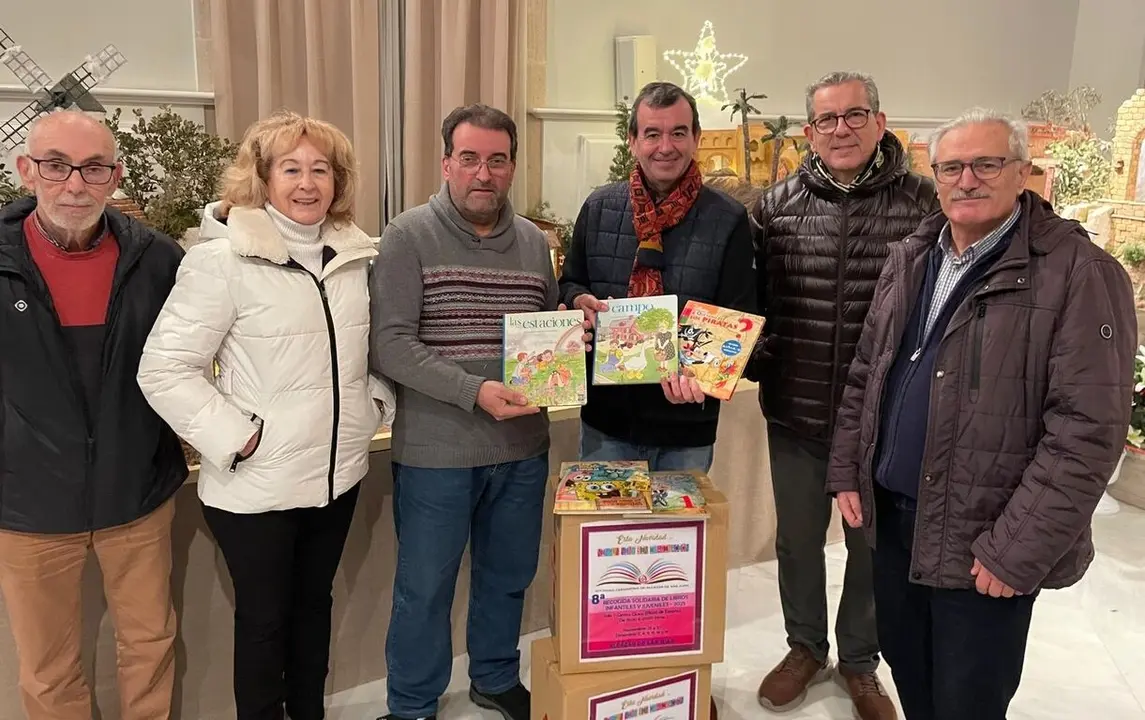 Entrega libros Asoc Belenista Corazon Mancha