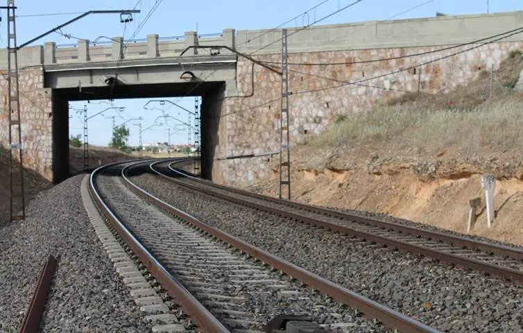 Paso superior en Manzanares