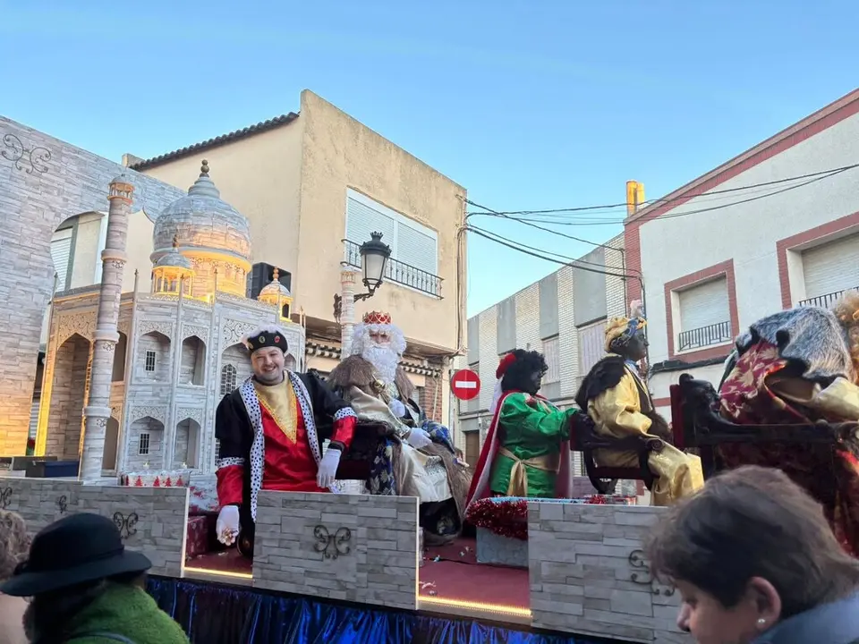 01-CabalgataReyesMagos-ConsusMajestades