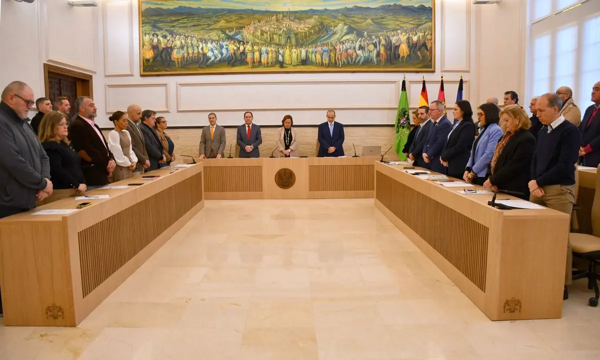 22012026 El pleno de la Diputaci&oacute;n guarda un minuto de silencio