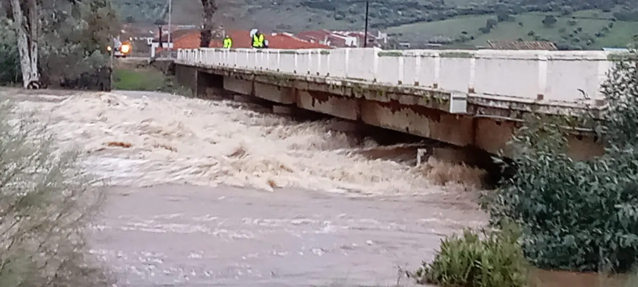 8c2e8a8a31b434f53c0c1fb11aaaeb3e_XL