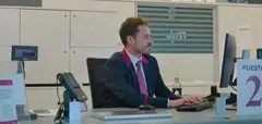 2-personal-renfe-operador-comercial-taquilla