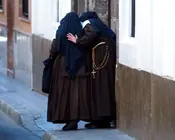 Hermanas en su asistencia diaria a enfermos y necesitados