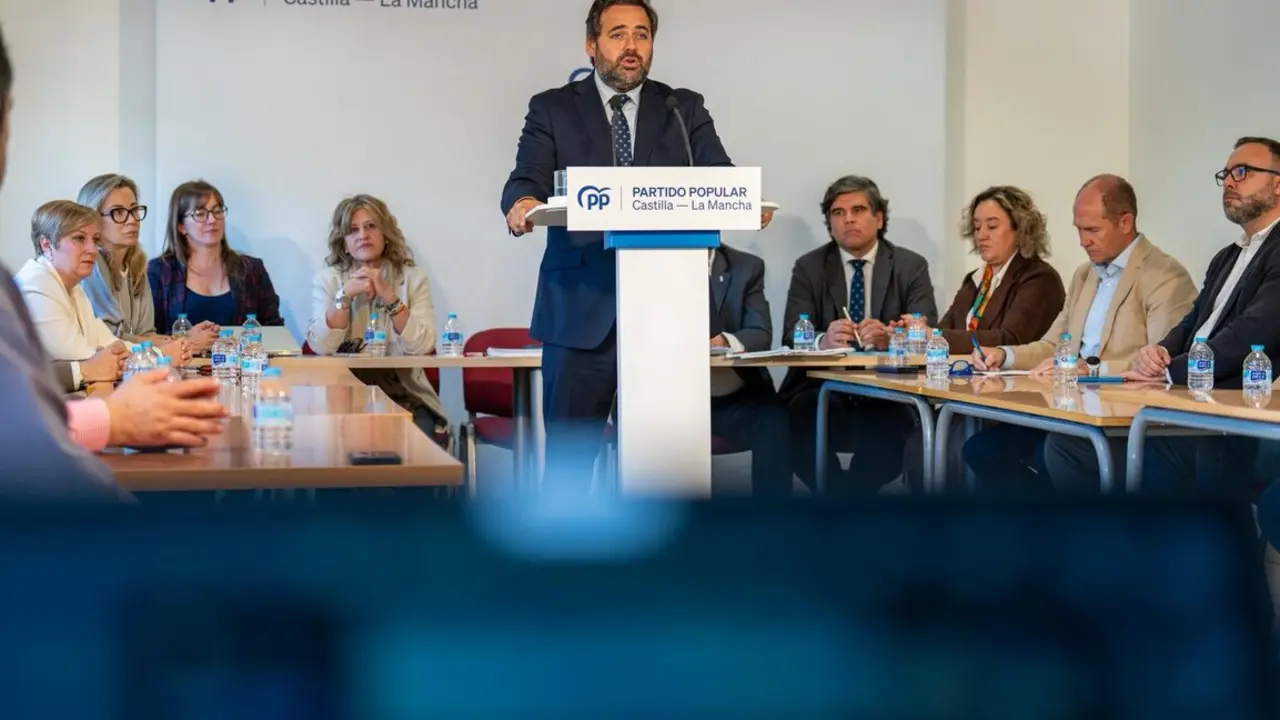 N&Uacute;&Ntilde;EZ _ MESA AGUA2