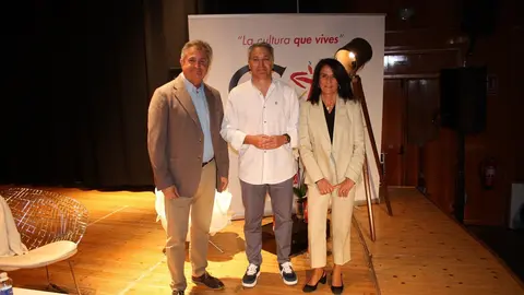 Encuentro literario, Vicente Vall&eacute;s, alcalde y concejal