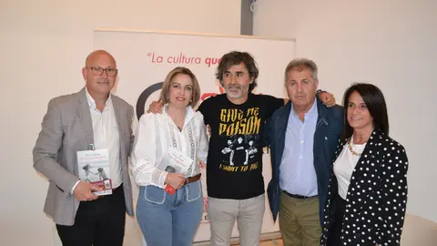 Jornadas Culturales, alcalde, concejal y presentadores junto a Pedro Sim&oacute;n