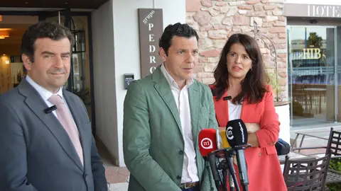 Luis Bl&aacute;zquez, Mar&iacute;a Jes&uacute;s Pelayo y Ricardo Chamorro