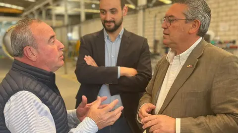 FOTO SANTIAGO LUCAS VISITA EMPRESA PEDRO MU&Ntilde;OZ