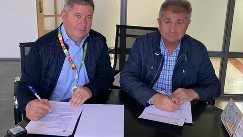 firma convenio con Iberdrola