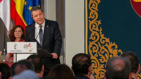 Toledo, 8 de julio de 2023.- Acto de toma de posesi&oacute;n de Emiliano Garc&iacute;a-Page como presidente de Castilla-La Mancha. Al acto, que tuvo lugar en el palacio de Fuensalida, asistieron entre otros los ex presidentes de Castilla-La Manca Jos&eacute; Bono y  Jos&eacute; Mar&iacute;a Barreda; los presidentes de Asturias y Castilla y Le&oacute;n, Adri&aacute;n Barb&oacute;n y  Alfonso Fern&aacute;ndez Ma&ntilde;ueco; y las ministras Isabel Rodr&iacute;guez y Nadia Calvi&ntilde;o, entre otros. (Fotos: A. P&eacute;rez Herrera // JCCM)