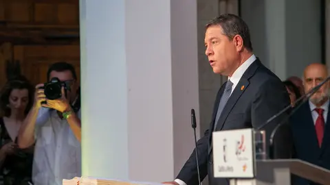 Toledo, 8 de julio de 2023.- Acto de toma de posesi&oacute;n de Emiliano Garc&iacute;a-Page como presidente de Castilla-La Mancha. Al acto, que tuvo lugar en el palacio de Fuensalida, asistieron entre otros los ex presidentes de Castilla-La Manca Jos&eacute; Bono y  Jos&eacute; Mar&iacute;a Barreda; los presidentes de Asturias y Castilla y Le&oacute;n, Adri&aacute;n Barb&oacute;n y  Alfonso Fern&aacute;ndez Ma&ntilde;ueco; y las ministras Isabel Rodr&iacute;guez y Nadia Calvi&ntilde;o, entre otros. (Fotos: A. P&eacute;rez Herrera // JCCM)