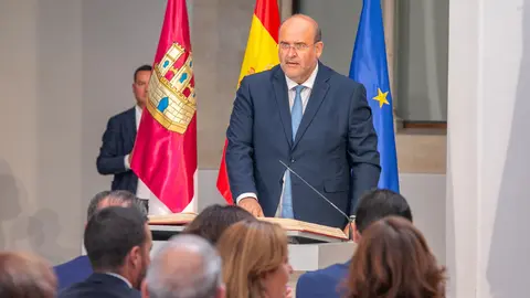 Toledo, 11 de julio de 2023.- El presidente de Castilla-La Mancha, Emiliano Garc&iacute;a-Page, preside acto de toma de posesi&oacute;n de los consejeros del nuevo ejecutivo auton&oacute;mico. (Fotos: A. P&eacute;rez Herrera // JCCM)