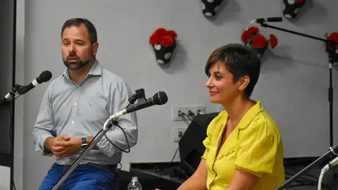 Imagen Isabel Rodriguez y Gonzalo Redondo_Acto pensionistas Alcazar